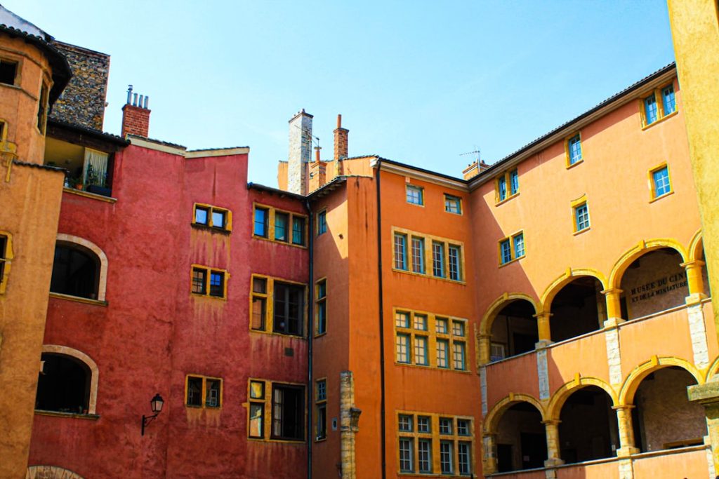 Het hoge uurtarief van Inez Weski verklaard